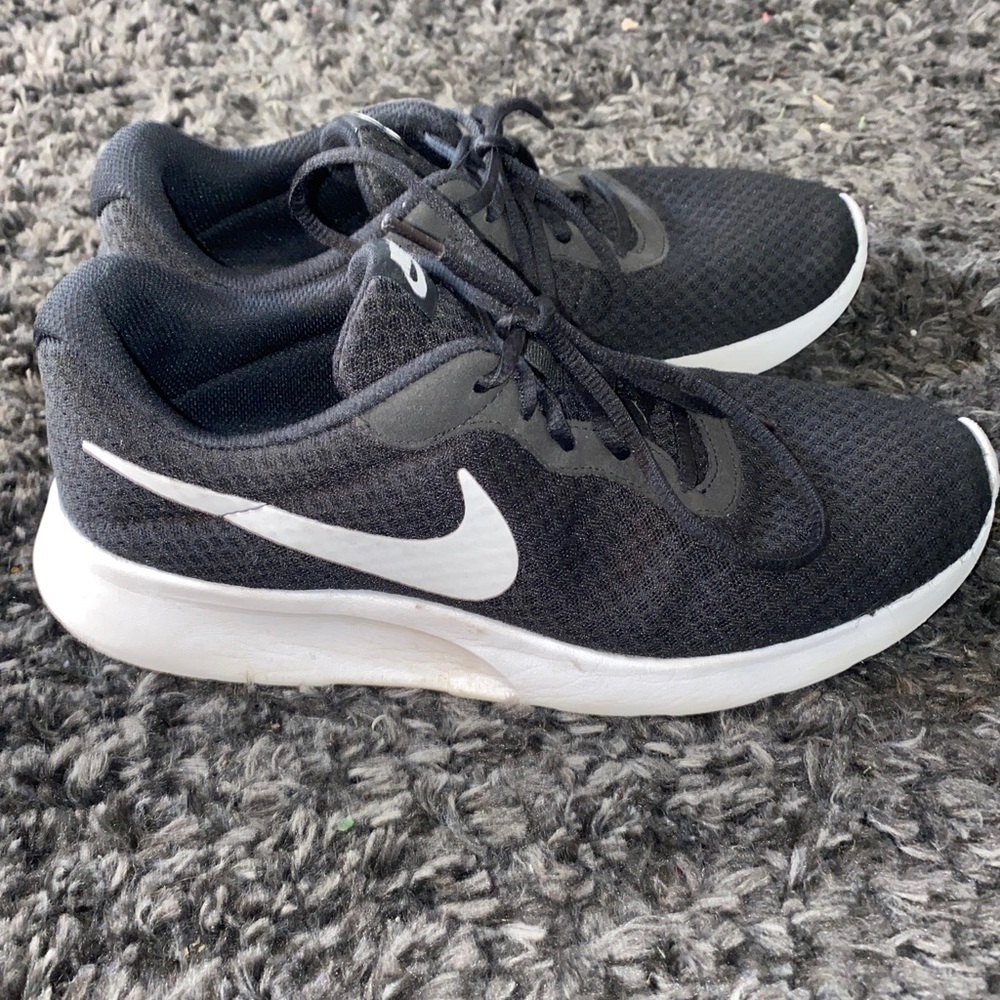 Nike Tanjun